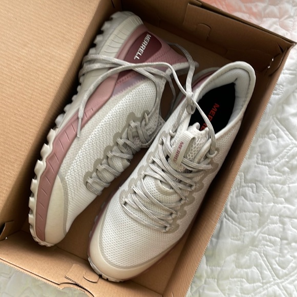 NWT Merrell Women’s Bravada Waterproof Hiking Trail Sneaker Shoe - Picture 3 of 6